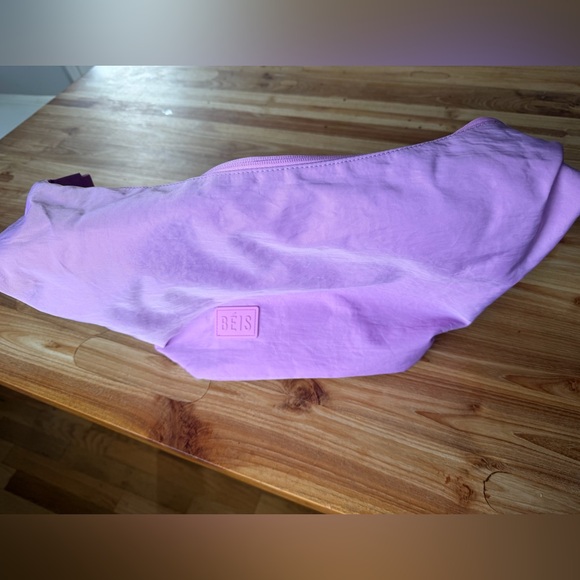 NWT convertible Béis The Crescent Catchall Crossbody Bag BERRY pink Barbie lilac - Picture 15 of 15